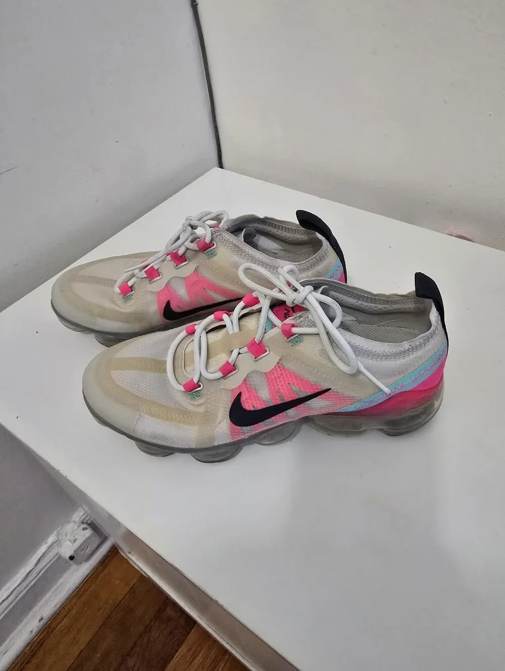 Nike Air VaporMax 2019 sneakers in a beautiful ivory/cream, bright pink
